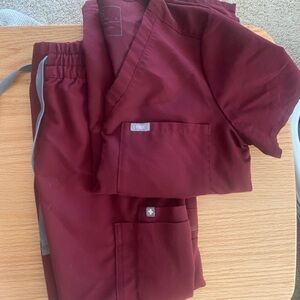 Figs Maroon Set - Catarina and Uman